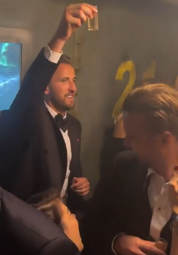 Celebração de Harry Kane pela Bola de Ouro